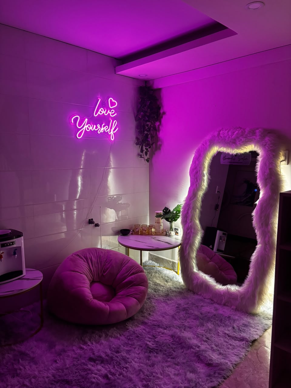 Brandis Salon studio interior